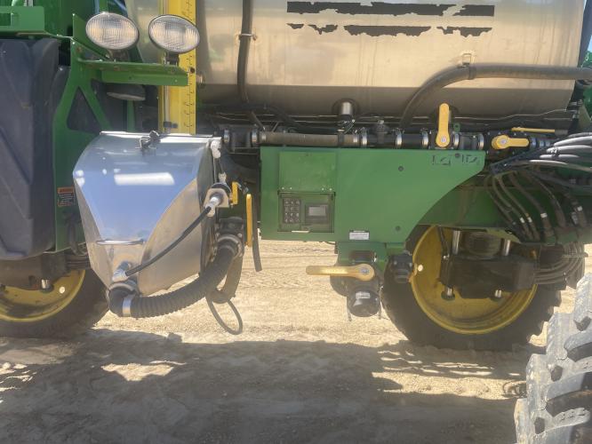 John Deere R4044