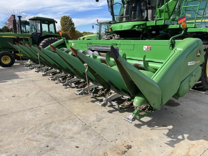 John Deere 608C