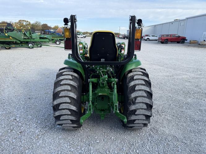 John Deere 3033R