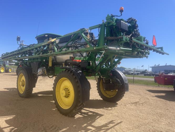 John Deere R4044