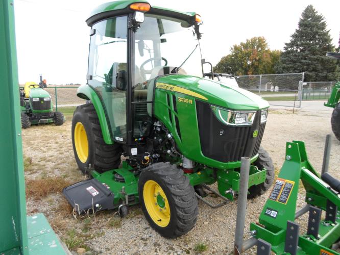 John Deere 3039R