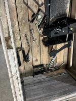 Unverferth 32894B ower rest brkt ass'm - like new t/o