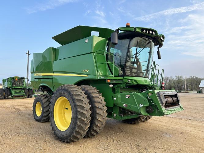 John Deere S770