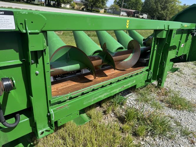 John Deere CR 8