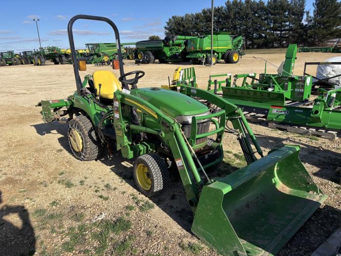 John Deere 2305