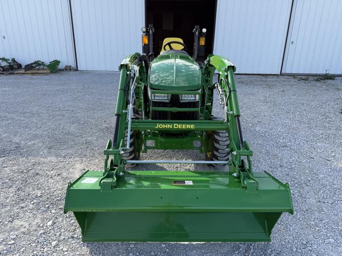 John Deere 3033R