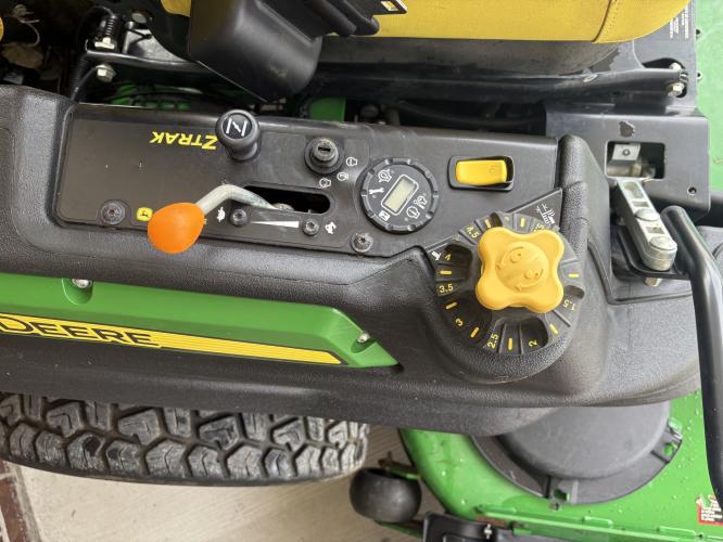 John Deere Z930R