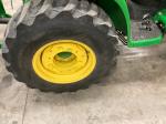 John Deere 3046R