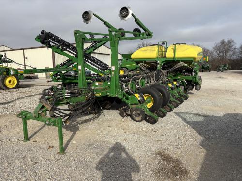 2017 John Deere 1775NT