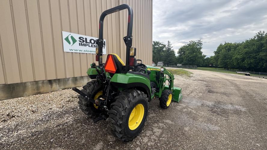 John Deere 2032R