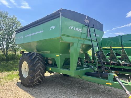 2023 E-z Trail 870