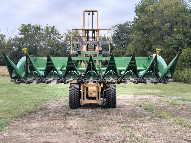 John Deere 608C