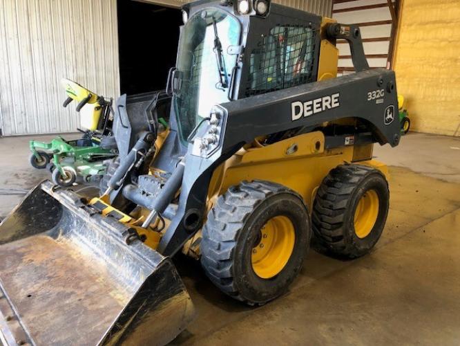 John Deere 332G