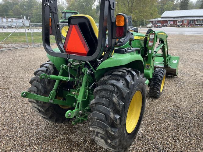 John Deere 3033R
