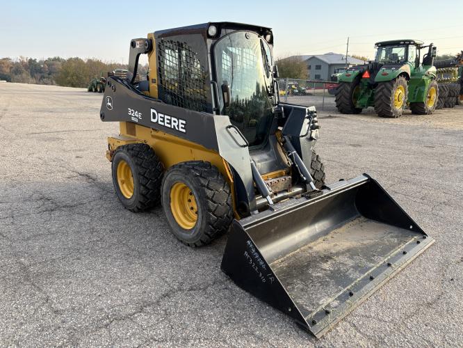 John Deere 324E