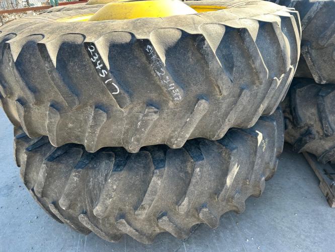 John Deere FS 520/85R42 combine dual set