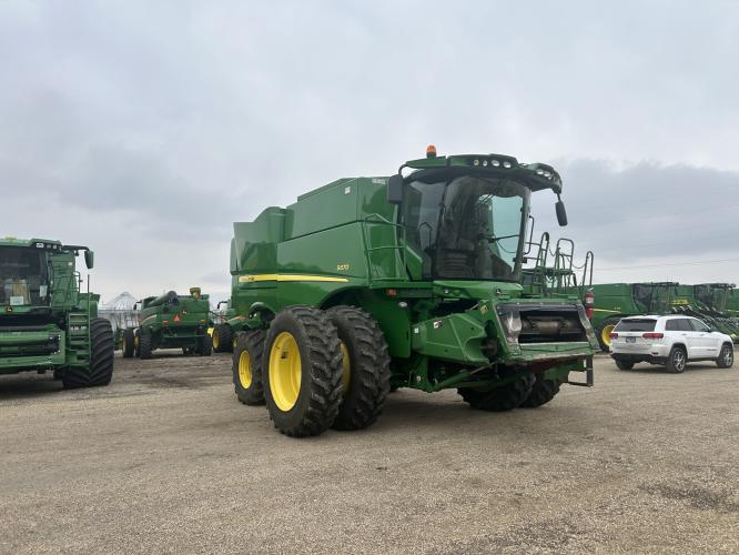 John Deere S670