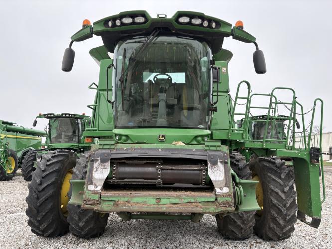 John Deere S660