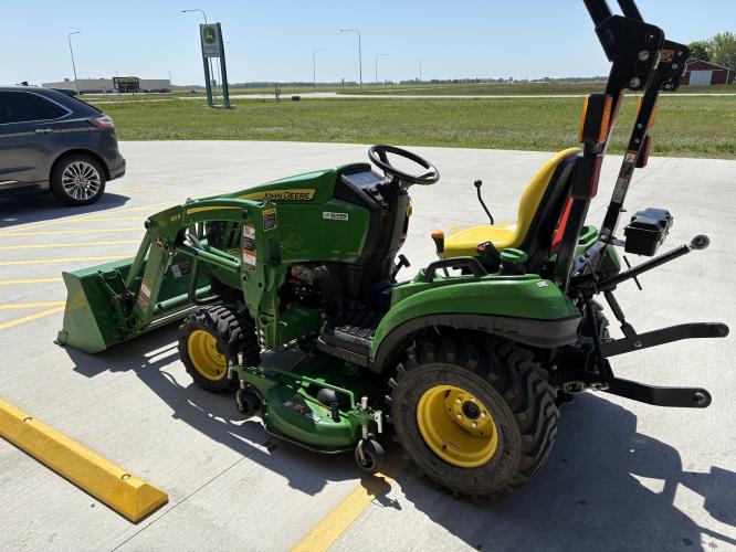 John Deere 1023E