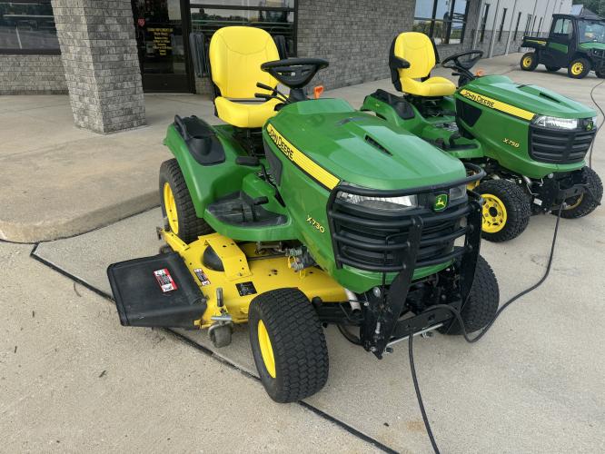 John Deere X730