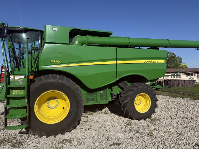 John Deere S770
