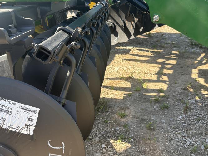 John Deere 2720