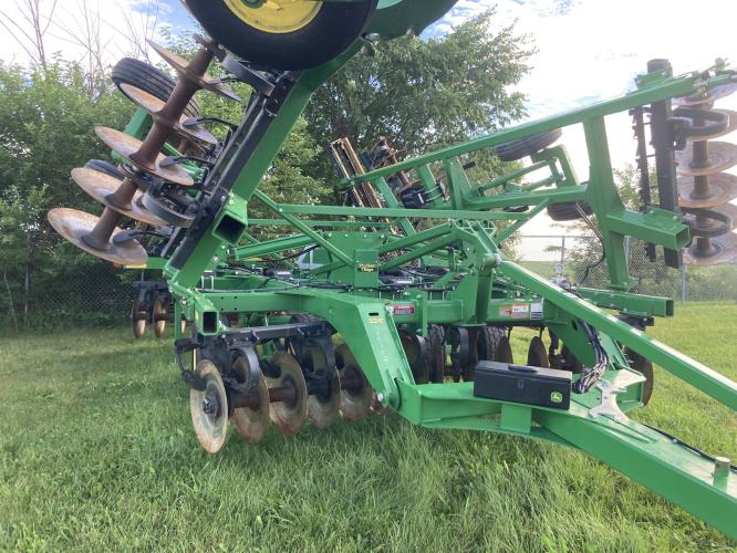 John Deere 2720