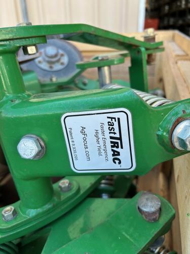 John Deere AG Focus Fast Trac Closing System
