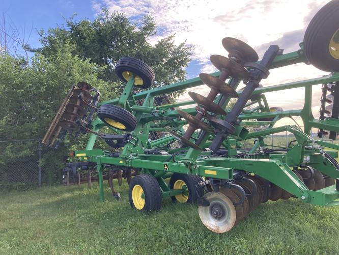 John Deere 2720