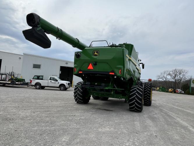 John Deere S7 700
