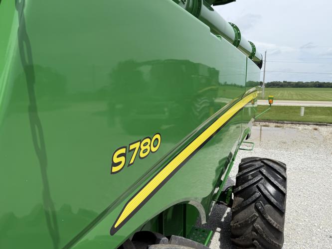 John Deere S780