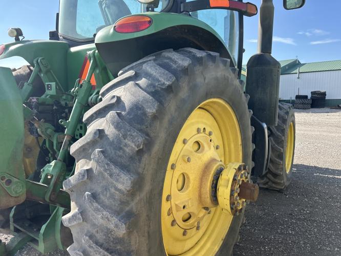 John Deere 8335R