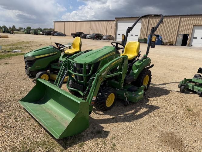 John Deere 1023E