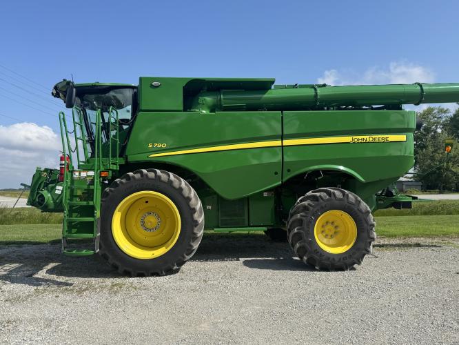 John Deere S790