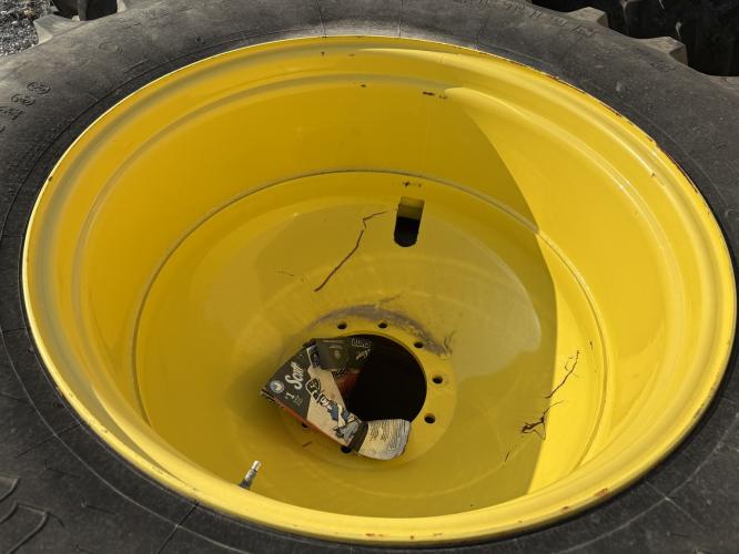 John Deere 520/85R38