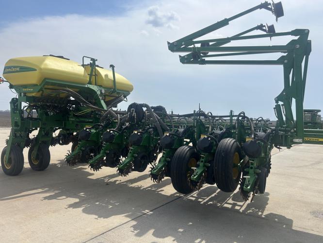 John Deere 1775NT