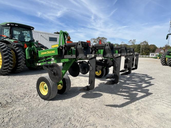 John Deere 2100