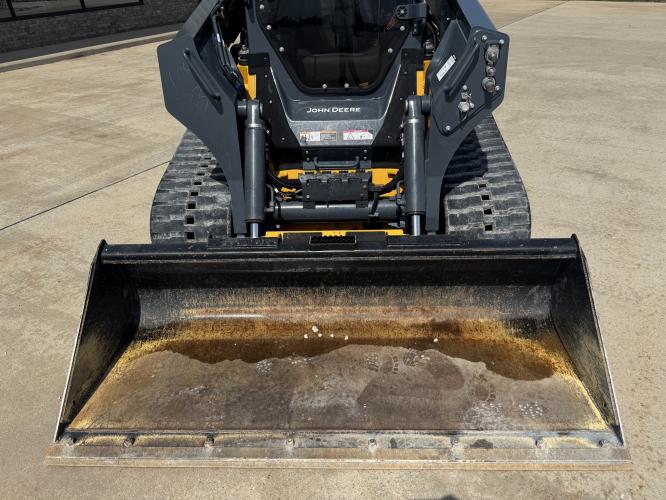 John Deere 333 P