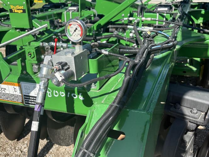 John Deere 2720