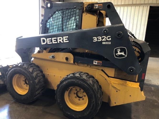 John Deere 332G