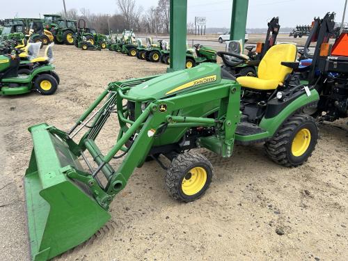 2017 John Deere 1025R