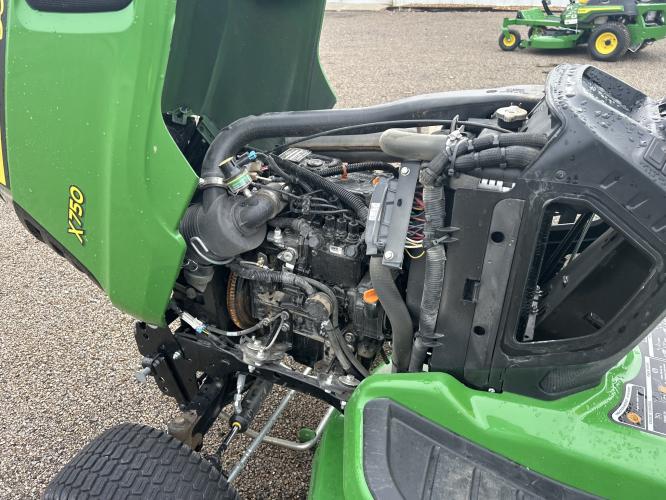John Deere X750