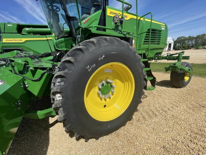 John Deere W235R