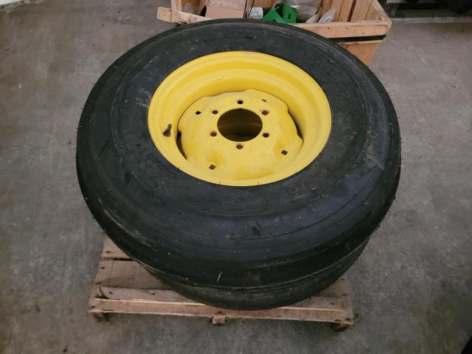 John Deere 7.50-16