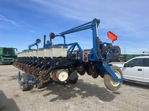 1998 Kinze 2600