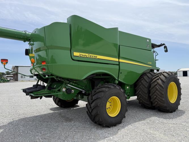 John Deere S780