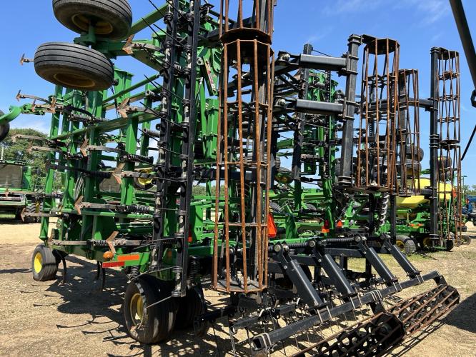 John Deere 2210