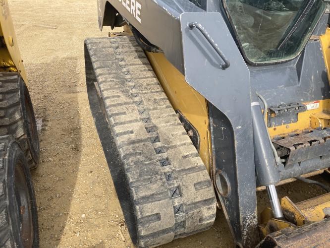 John Deere 333E