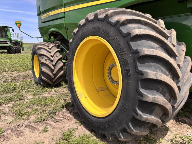 John Deere S790