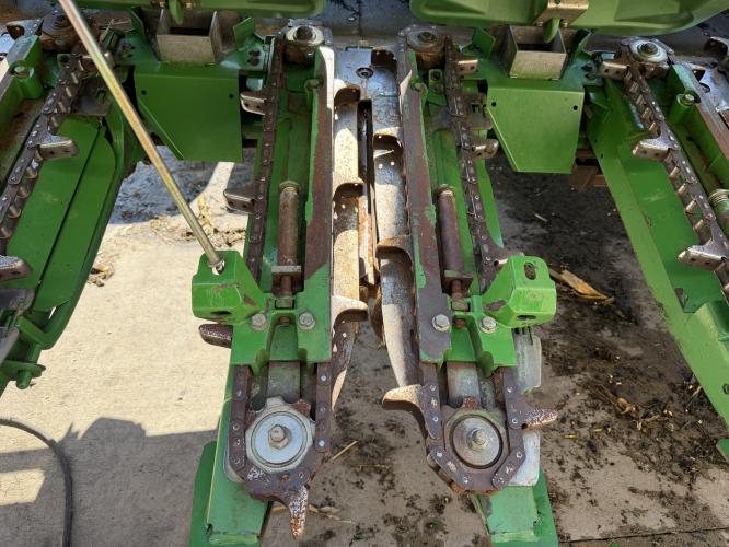 John Deere 608C